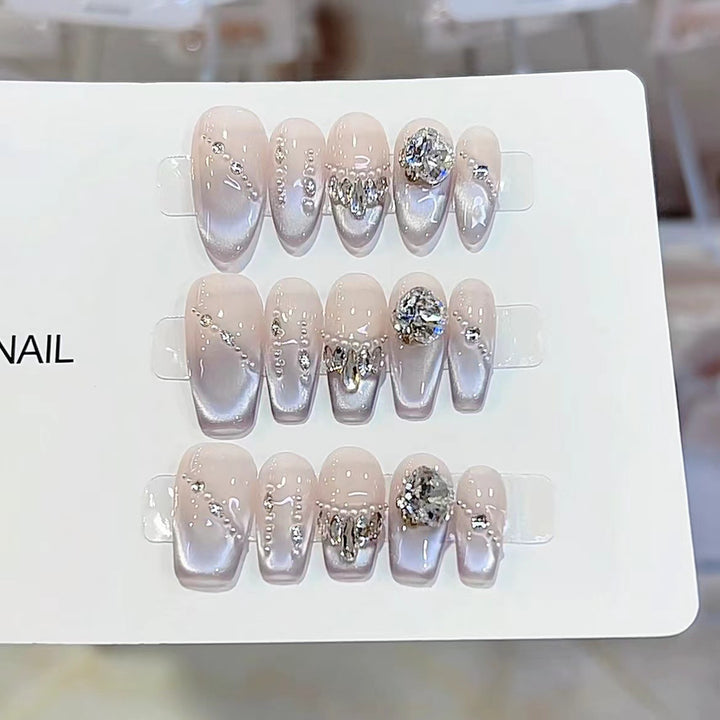 Premium Glänzende Press-On Nagelkunst mit Kristallakzenten Karnz
