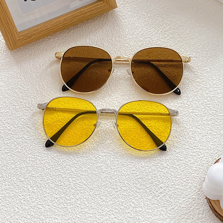 Modische Sonnenbrille mit Rundem Rahmen und Filigranem Design Karnz
