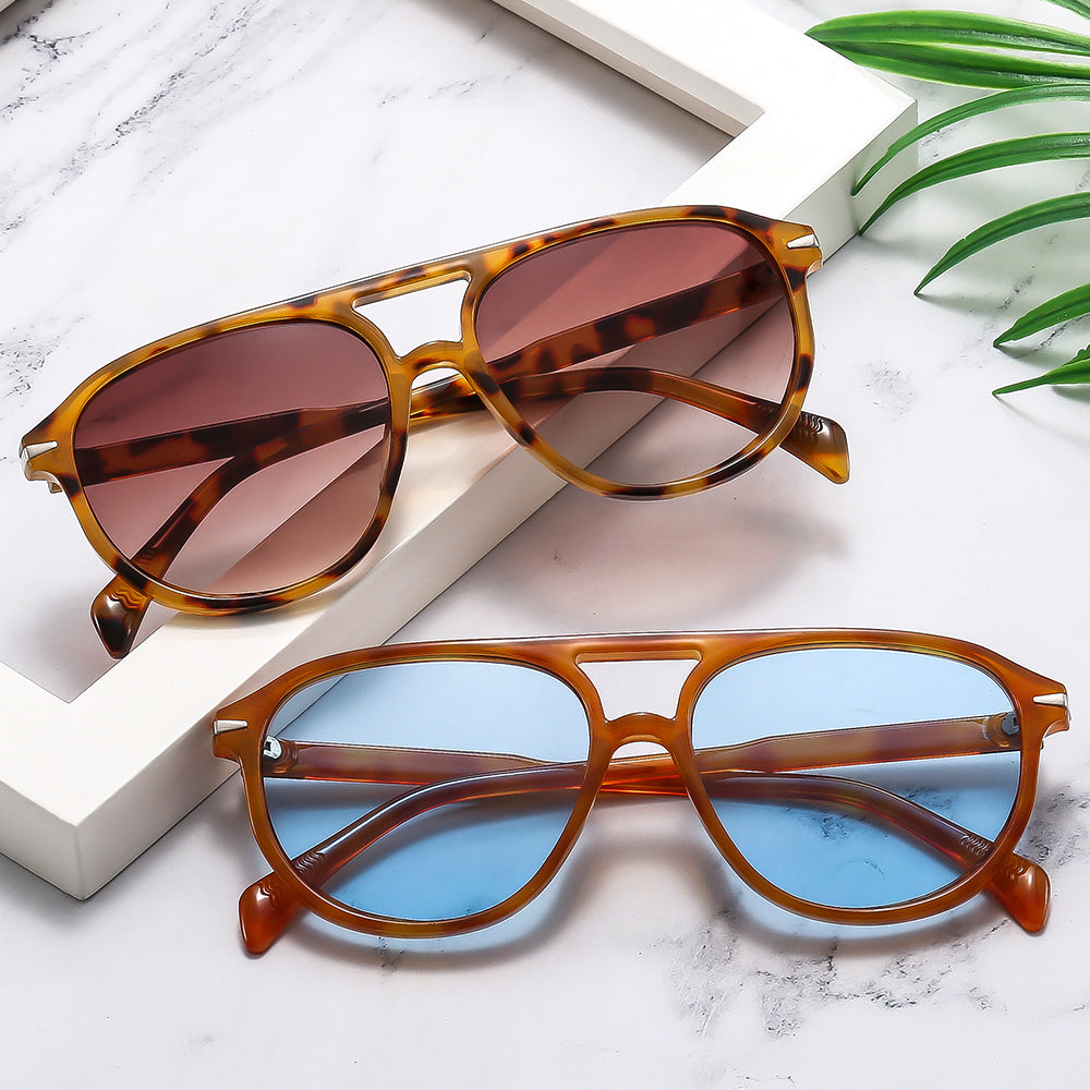Damen modische Sonnenbrille mit einzigartigem Rahmen und hochgeschützten Gläsern Karnz