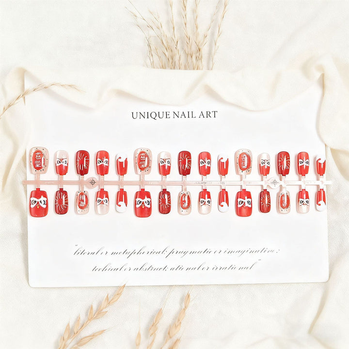 Kunstnagelset mit einzigartigen Tiermotiven und eleganten Akzenten Karnz