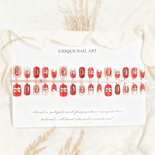 Kunstnagelset mit einzigartigen Tiermotiven und eleganten Akzenten Karnz