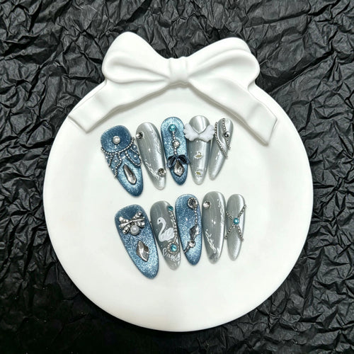 Dekoratives Glamouröses Press-On Nagelkunst Set
