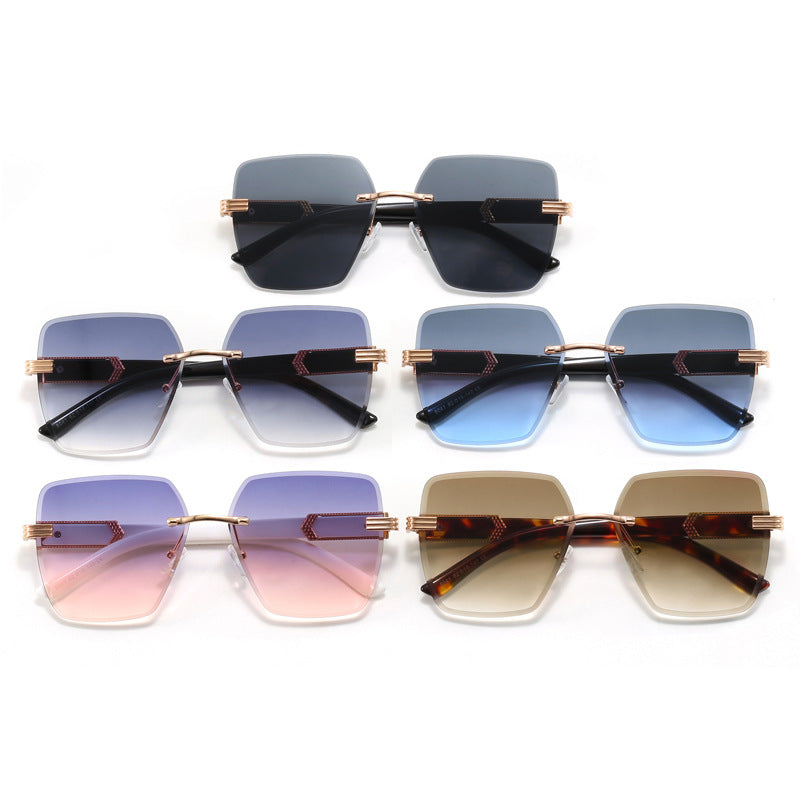 Damen Luxus-Sonnenbrille mit einzigartigem Rahmen und edlen Akzenten Karnz