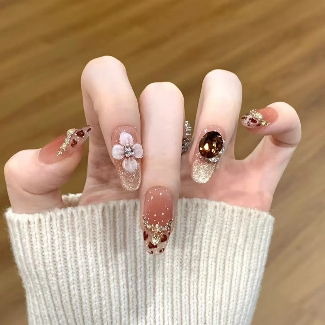 Dekorative Gel-Nagelkunst-Erweiterungen