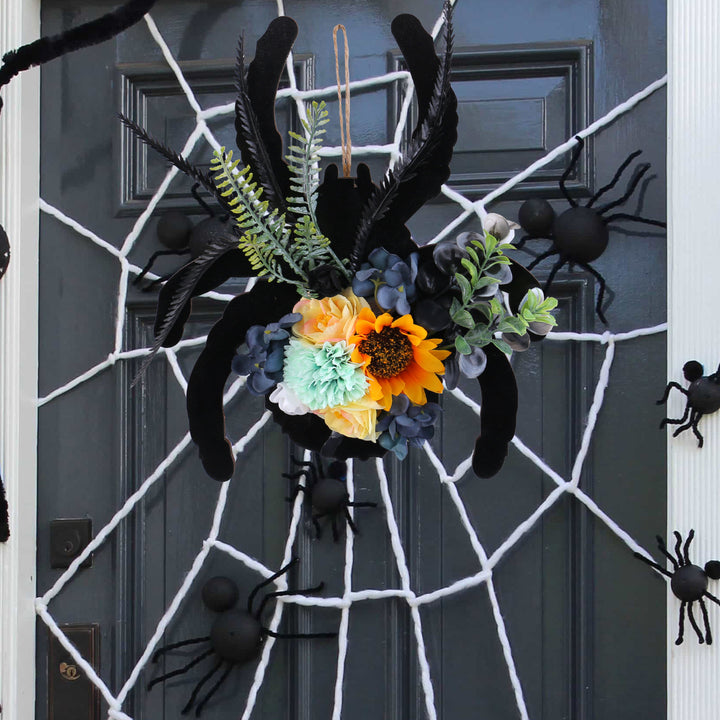 Hängende Halloween-Spinnen-Wanddekoration aus Holz mit kunstlichen Blumen