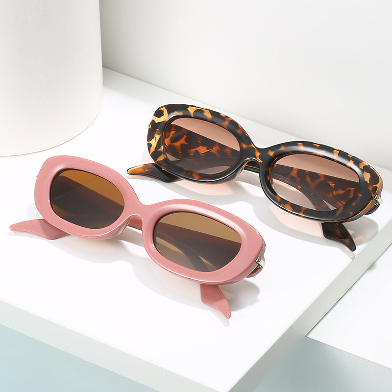 Damen modische Sonnenbrille mit stilvollem, geschwungenem Rahmen Karnz