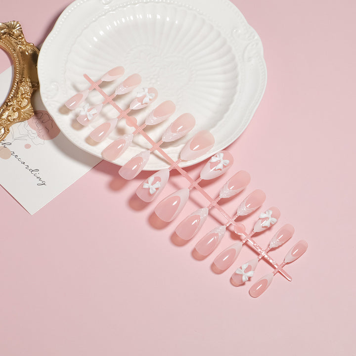 Elegantes florales Akzent Press-On Nagelset Karnz