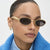 Damen modische Sonnenbrille mit ovalem Rahmen und funkelnden Details Karnz