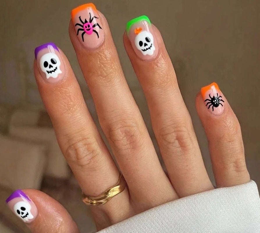 Künstlerische Halloween Themen Nagelkunst Karnz