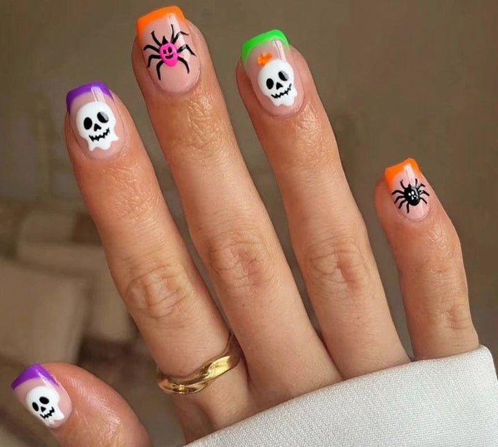 Künstlerische Halloween Themen Nagelkunst Karnz