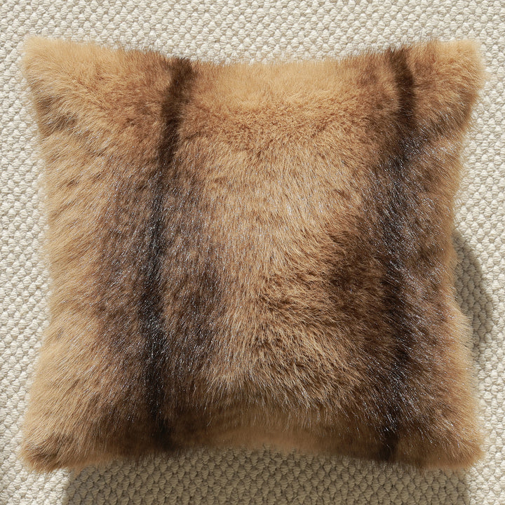 Luxuriöses Dekokissen aus Kunstfell