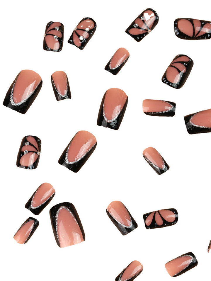 Dekorative 3D Nagelverzierung Karnz