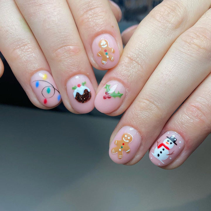 Kunstnagelset mit festlichen weihnachtlichen Motiven Karnz