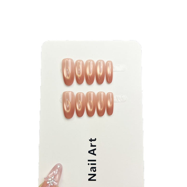 Natürlich geformte Press-On-Nageltipps