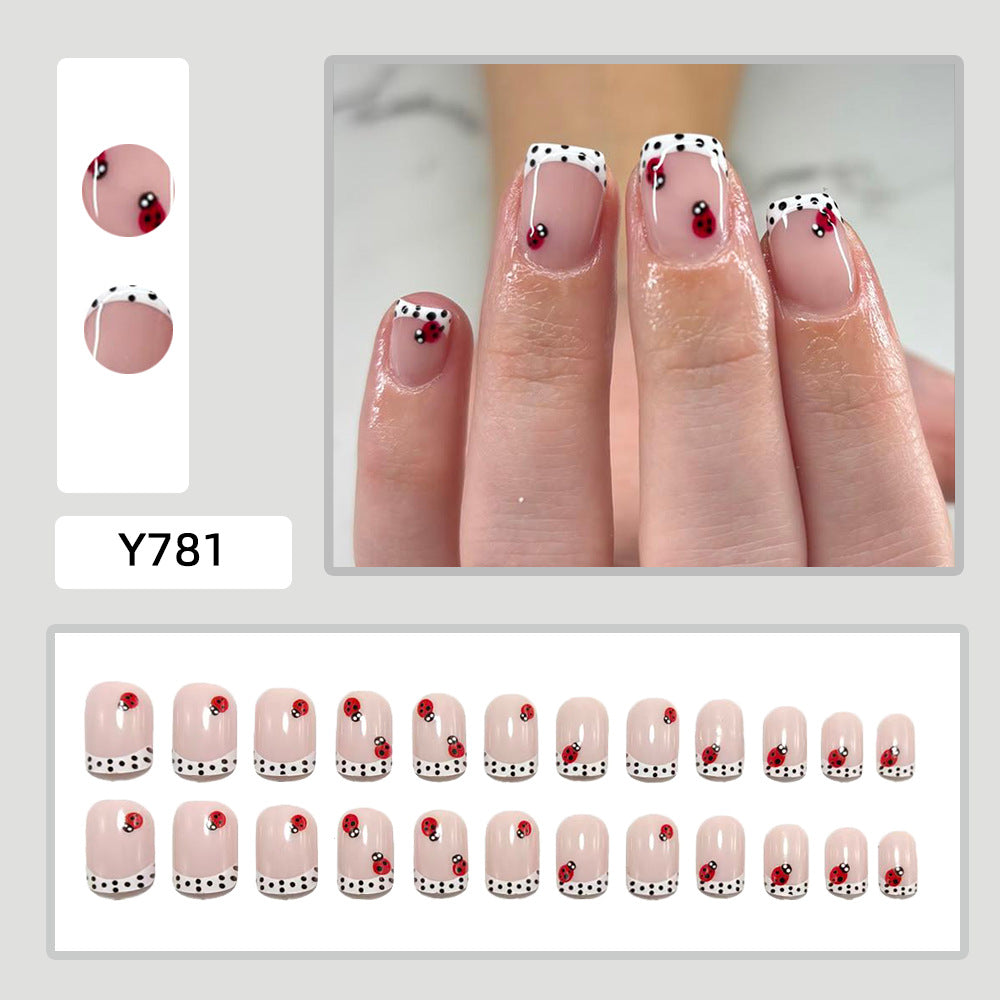Kreative Nagelkunst mit Marienkäfer-Motiven Karnz