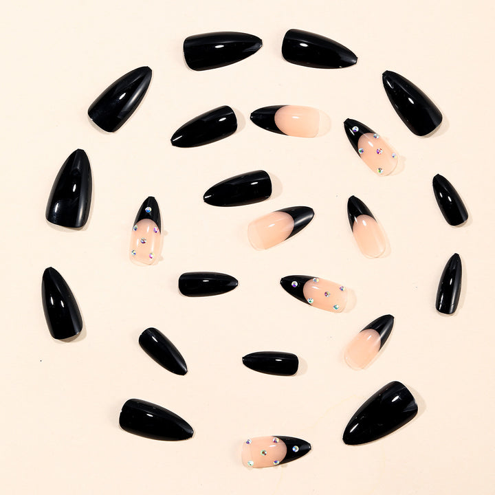 Glamouröser Stiletto Acryl-Nagelkunst Karnz