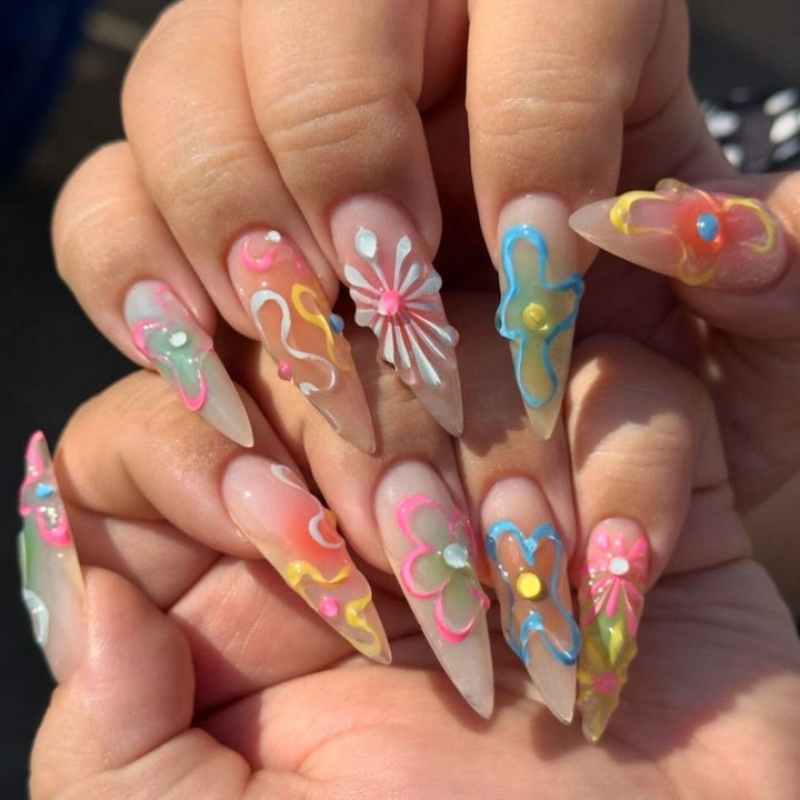 Künstlerisches Floral Press-On Nails Kit Karnz
