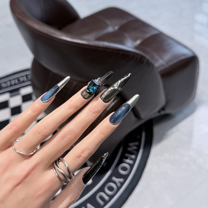 Stiletto Nagelkunst Set mit Galaktischem Design Karnz