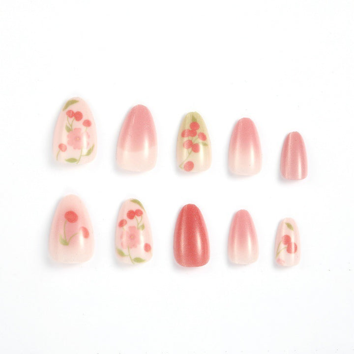 Kreatives Kunstnagelset mit Kirsch-Design Karnz