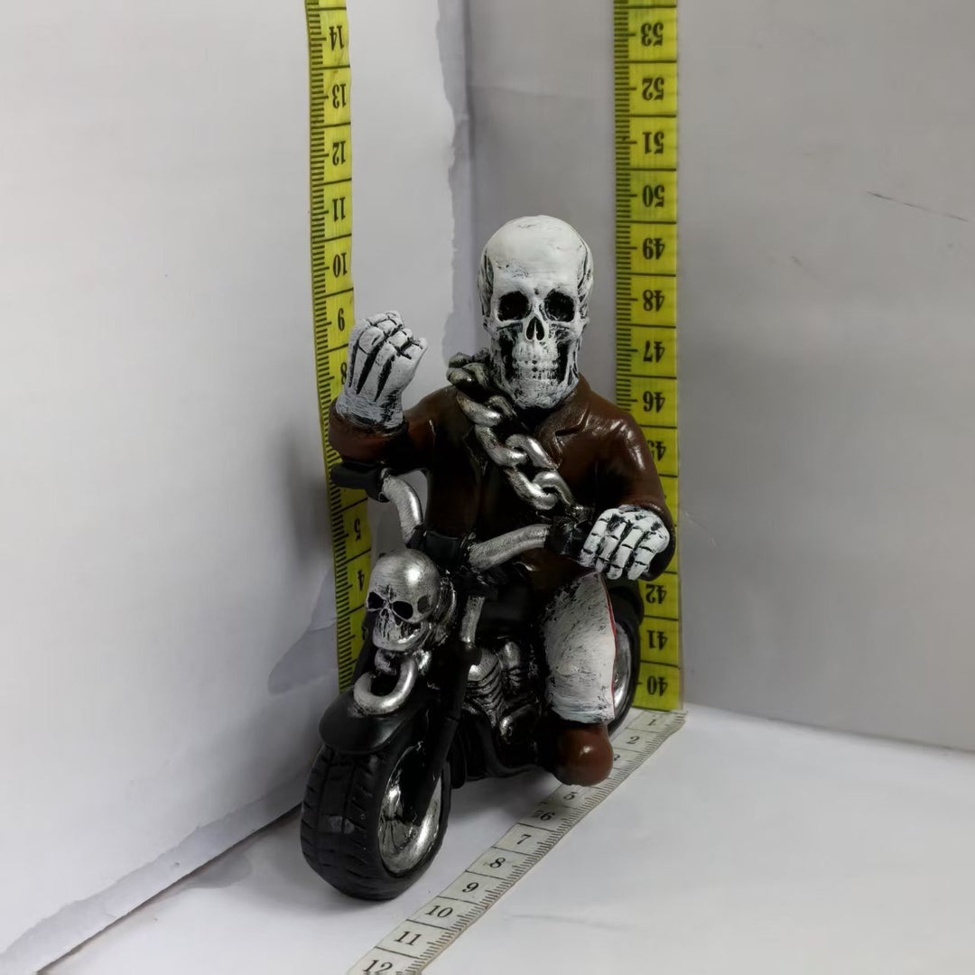 Gruselige Motorradfigur Karnz