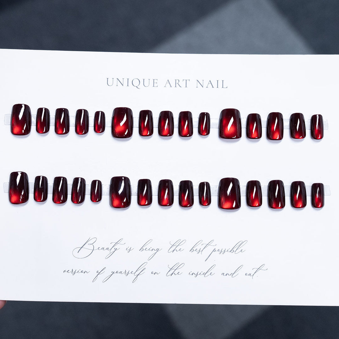 Glänzendes Press-On-Nagelset mit einzigartiger Form
