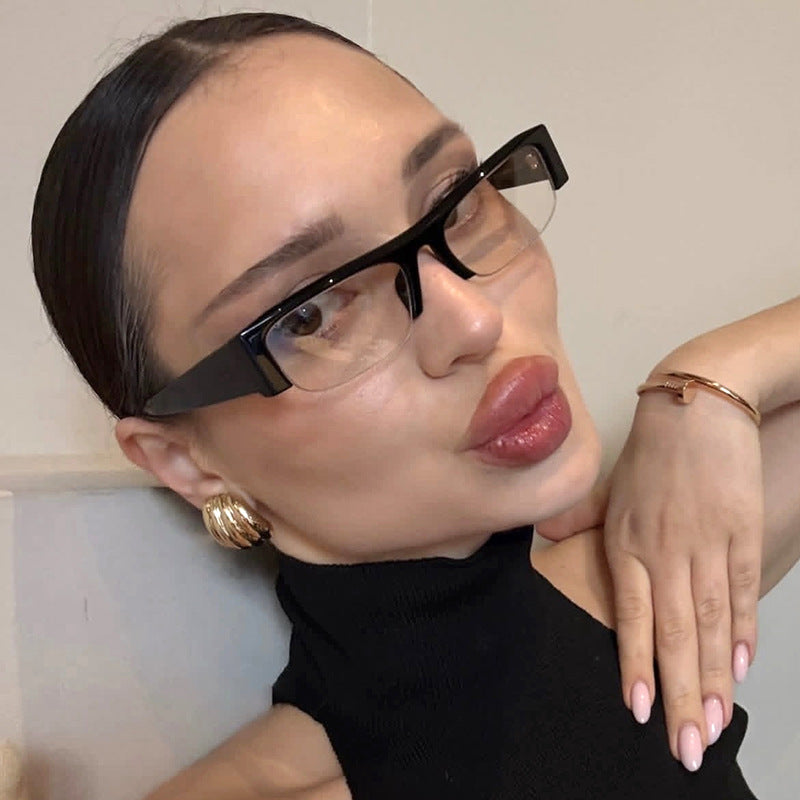 Damen Sonnenbrille im urbanen Stil mit breitem Rahmen und schützendem UV-Filter Karnz