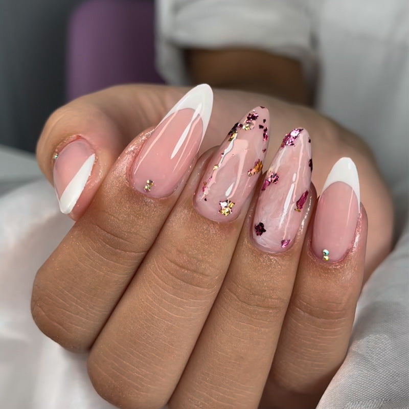 Elegante Stiletto Press-On Nagelkunst mit Strass-Akzenten Karnz