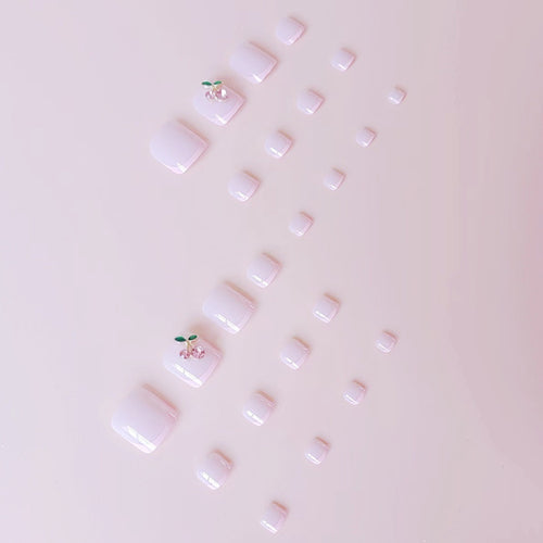 Kunstnagelset mit verspielten und stilvollen 3D-Verzierungen Karnz