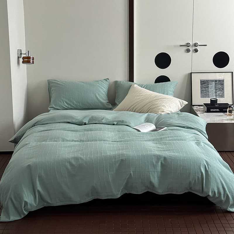 Gepflegtes Percale-Baumwoll-Bettwäsche-Set mit subtiler welliger Textur und Umschlagverschluss