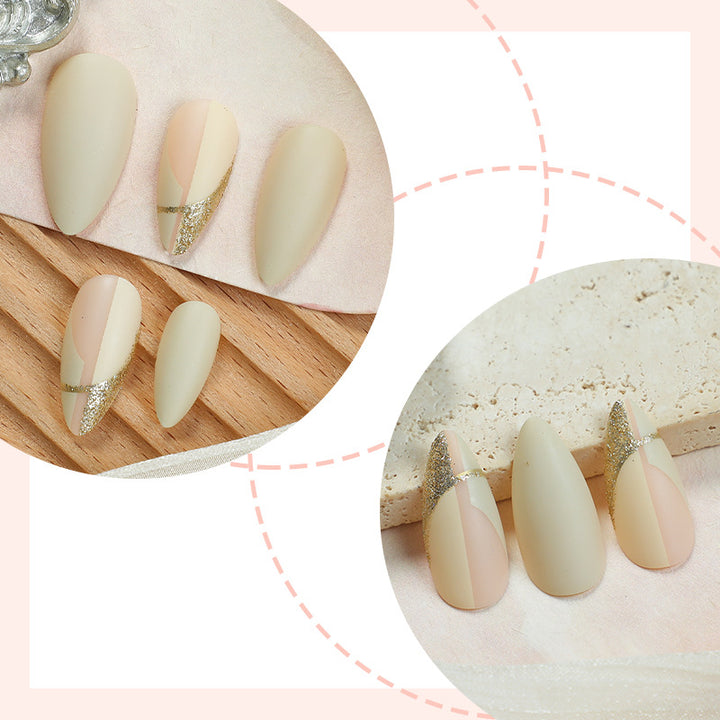 Elegantes Press-On-Nagelset mit künstlerischen Goldakzenten Karnz