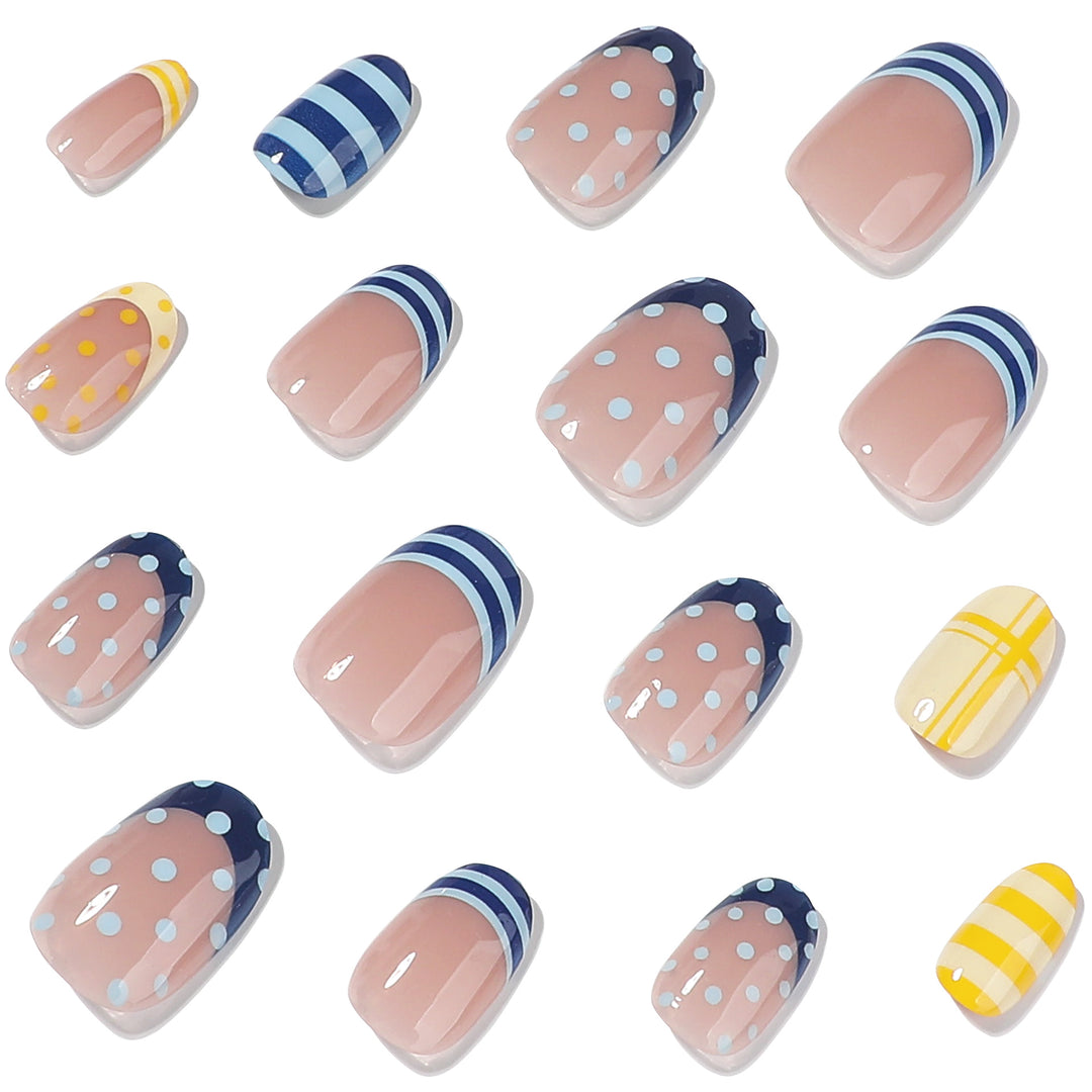 Kreative Nagelkunst im eleganten Muster Karnz