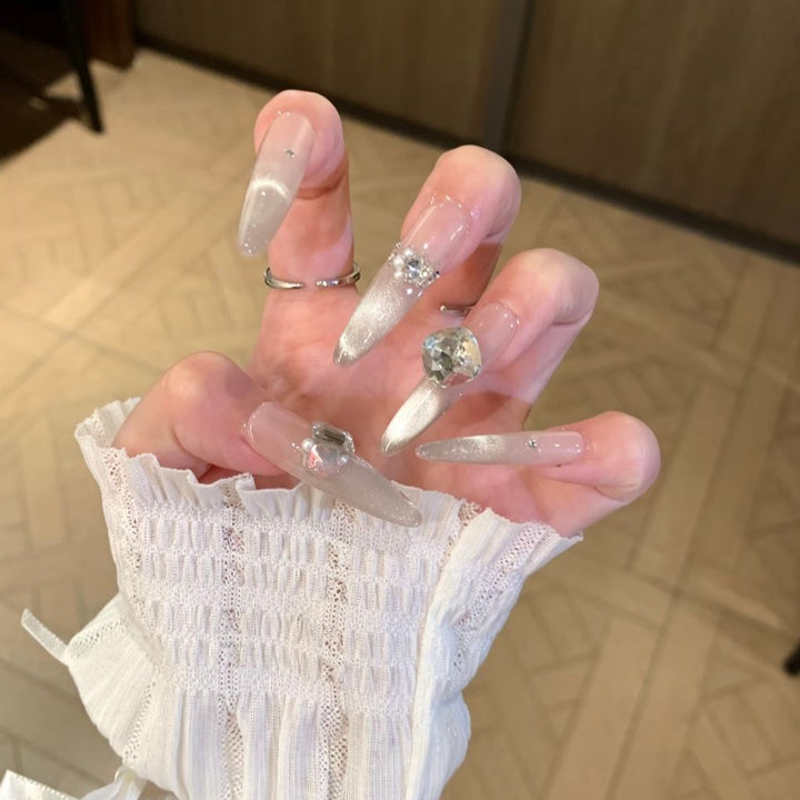 Rhinestone-besetzte Stiletto-Nagelerweiterungen