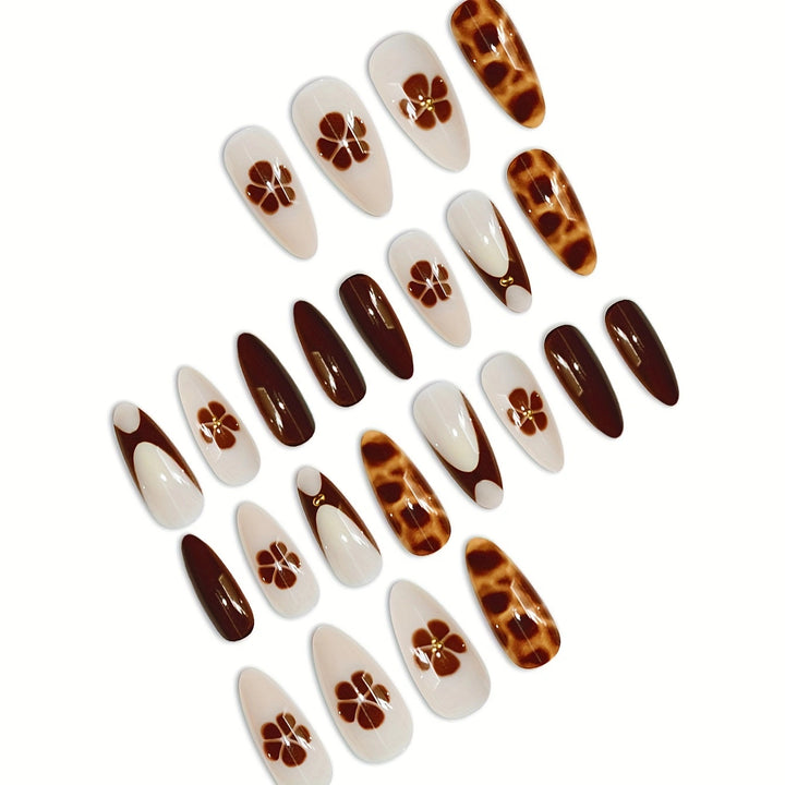 Künstlerisches Stiletto Press-On Nagelset Karnz