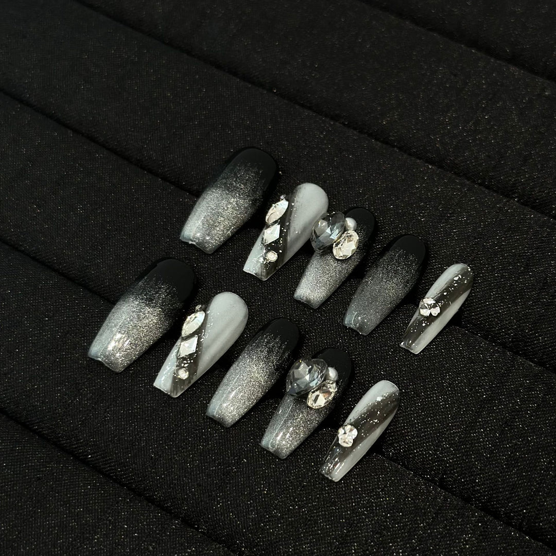 Künstlerisches Ombre Press-On Nagelset mit Edelsteinakzenten