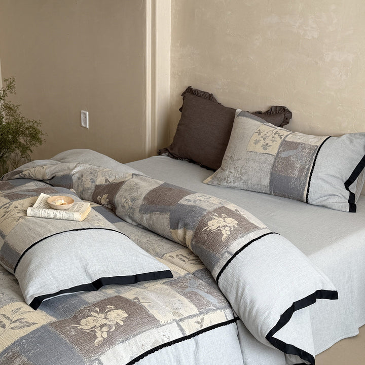 Umkehrbare Patchwork Leinen Baumwolle Bettbezug Set mit floralem Blockdruck und gepflanztem Rand