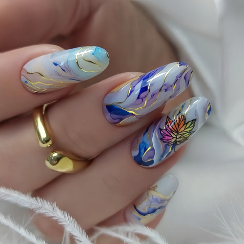 Kunstnägel im eleganten Floral-Design Karnz