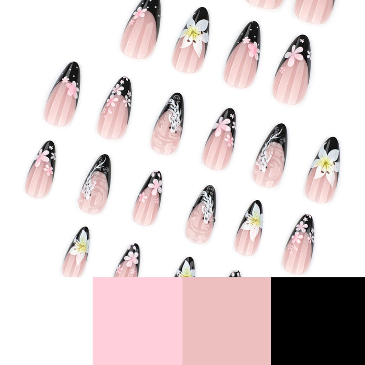 Elegante Nagelverlängerungen mit kreativen Blumen- und Schwarz-Weiß-Muster Karnz