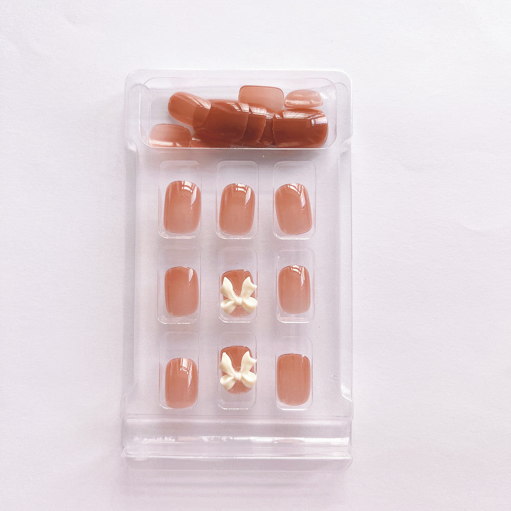 Einzigartiges Press-On Nail Art Set mit dekorativen Schleifen
