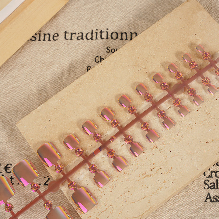 Künstlerisches Press-On-Nagelset mit schillerndem Finish