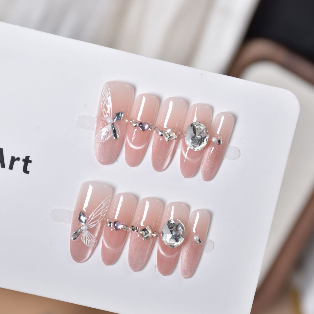 Künstlerisches, mit Kristallen verziertes Press-On-Nageldesign Karnz