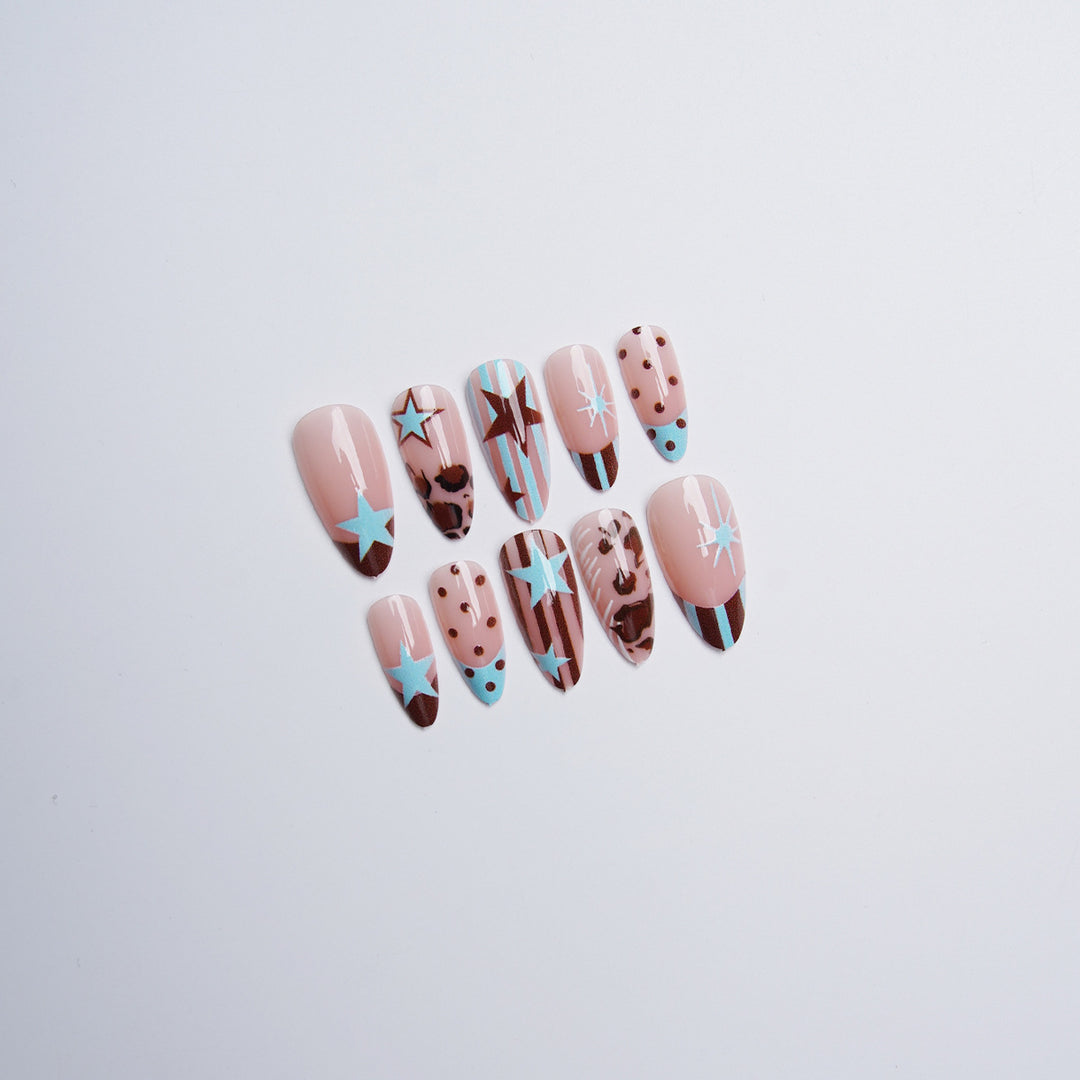 Glamouröse Nageldekorationen Karnz