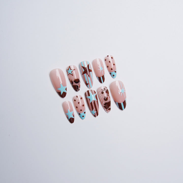 Glamouröse Nageldekorationen Karnz