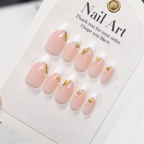 Elegante Tip Press-On Nägel mit goldenen Akzenten