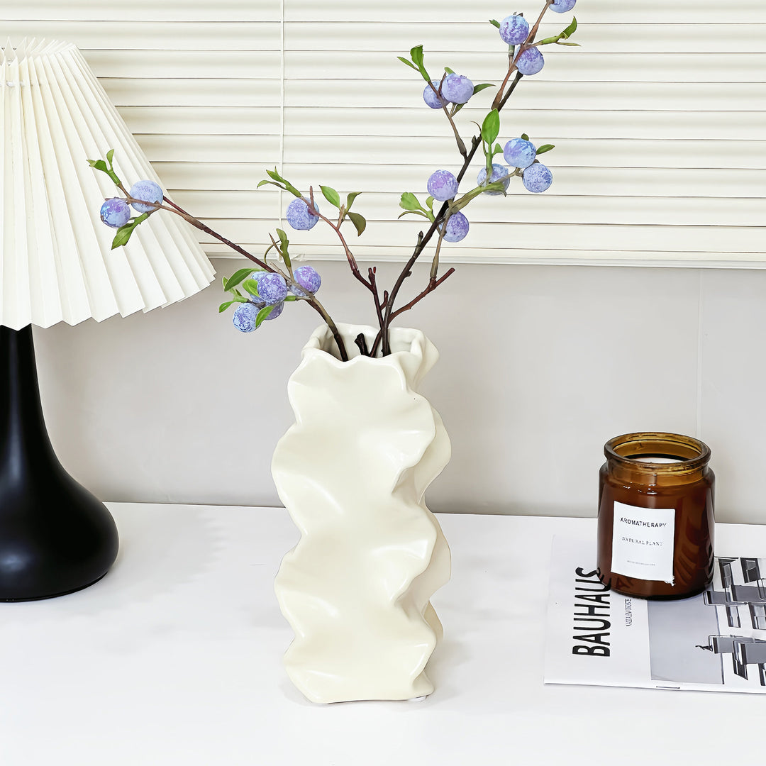 Stylische Keramikvase für die Darstellung von Wohnkultur