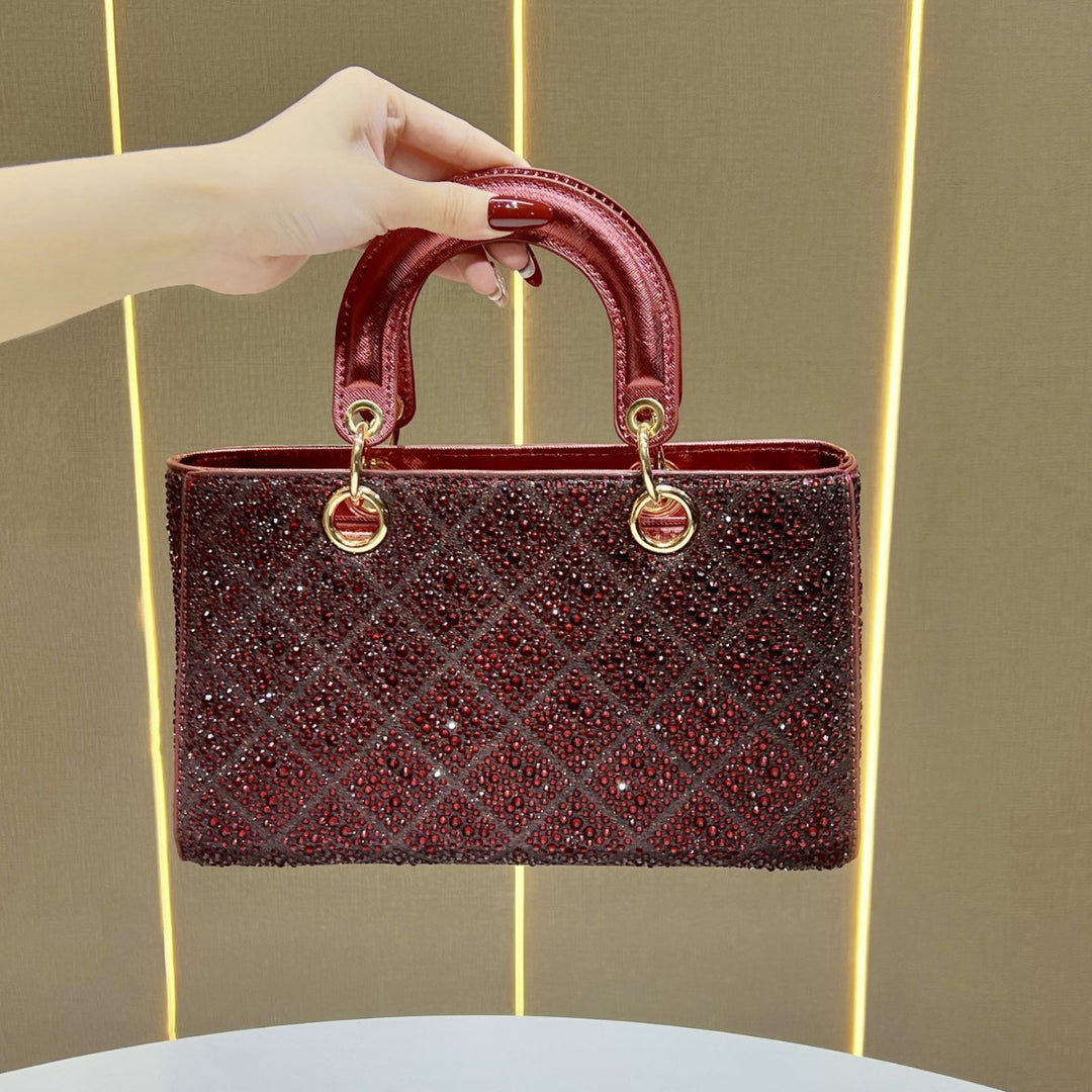 Elegante Handtasche mit Strassverzierung