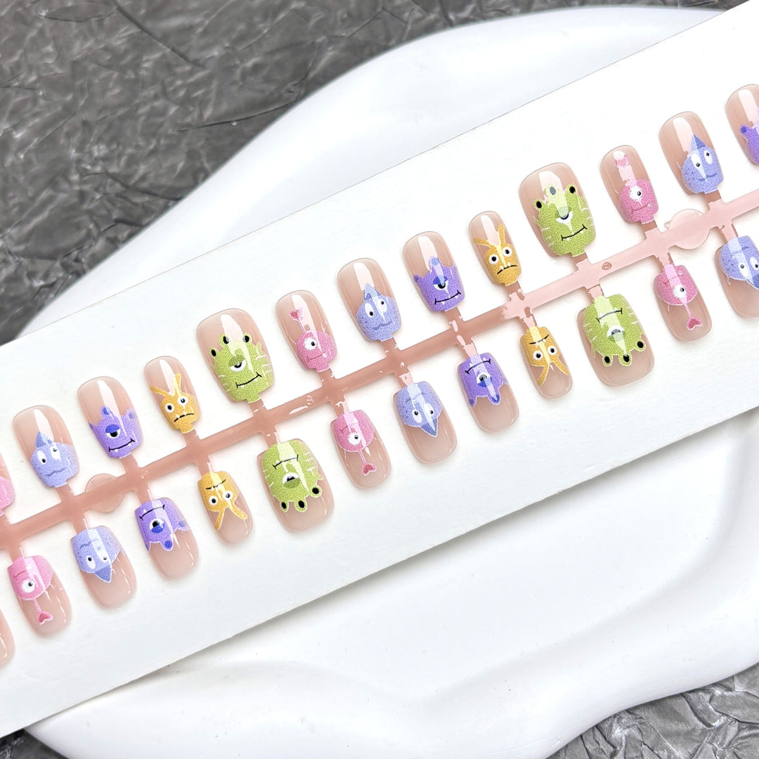 Verspieltes Charakter-Themen Press-On Nagelset