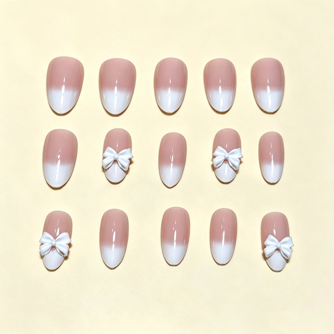 Elegante French Tip Press-On Nagelkollektion Karnz