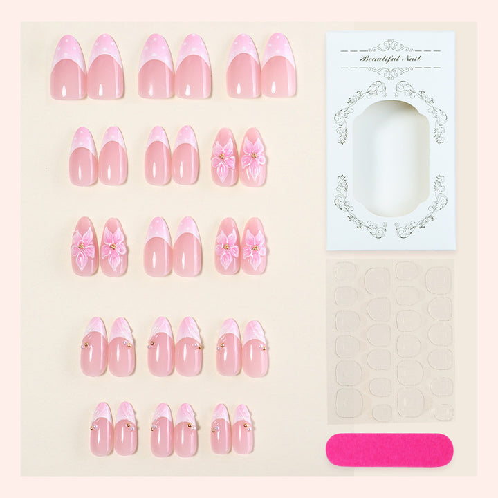 Kreatives Kunstnagelset mit zarten Blüten- und Glitzerdetails Karnz