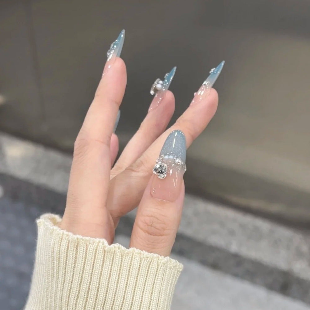 Elegantes Press-On-Nagelset mit Strassakzenten Karnz