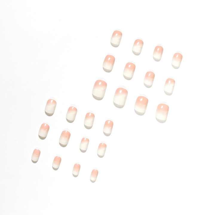 Elegante Nagelverlängerungen im modernen Ombre-Stil Karnz